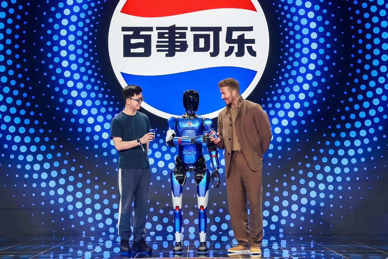 三亿体育机器人携手百事中国共创“百事蓝宝” 共燃渴望新章